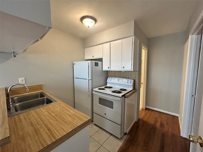 Building Photo - 807 Heights Blvd