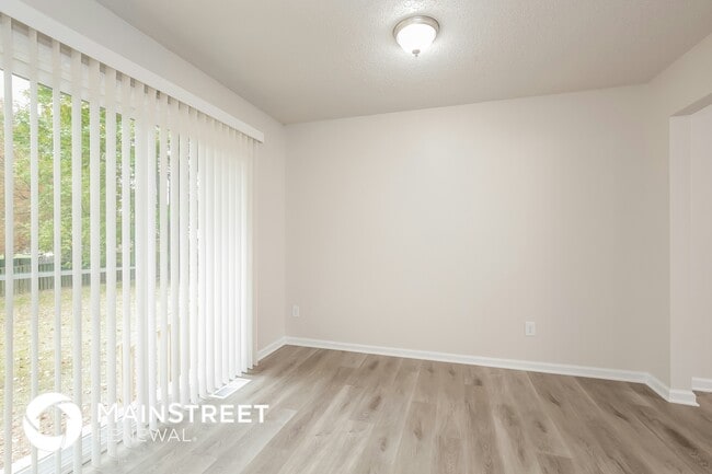 Building Photo - 135 W Lakefield Dr