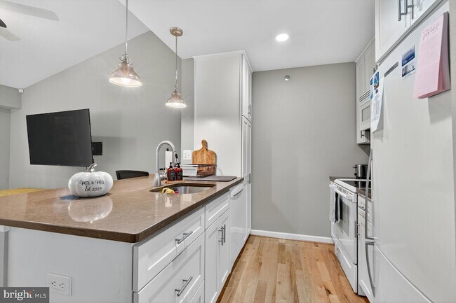 Foto del edificio - 3307 Wyndham Cir