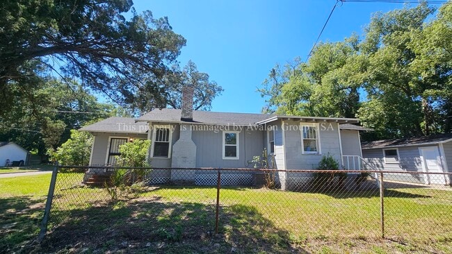 Building Photo - 6510 Avalon St