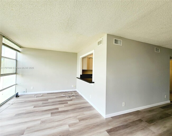 Foto del edificio - 2000 Atlantic Shores Blvd