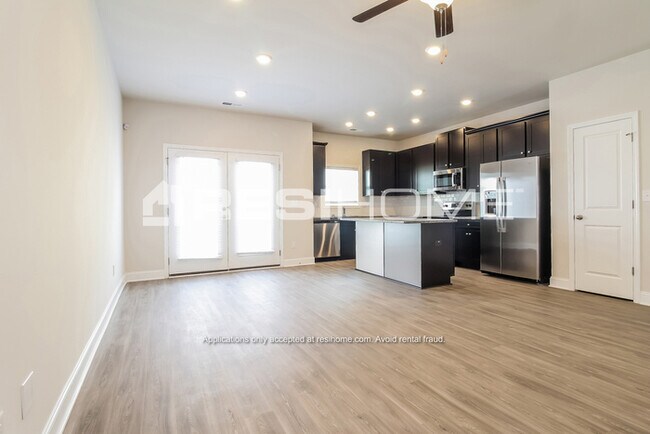 Foto del edificio - 1074 Simmons Trace