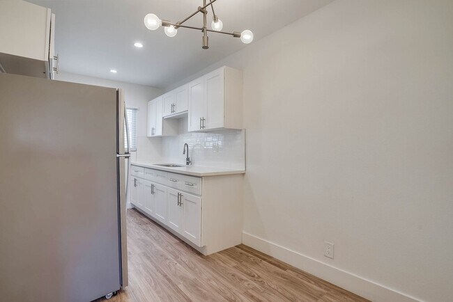 Building Photo - 4037 W 28th St