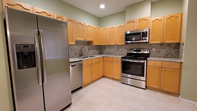 Building Photo - 18008 NE 94th Ct