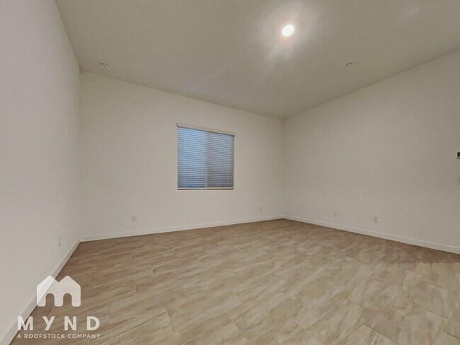 Foto del edificio - 9917 E Thistle Ave