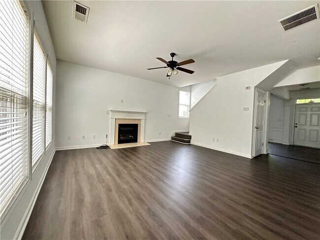 Foto del edificio - 6026 Trail Hikes Dr