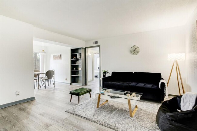 Foto del edificio - 4018 Blue Bonnet Blvd