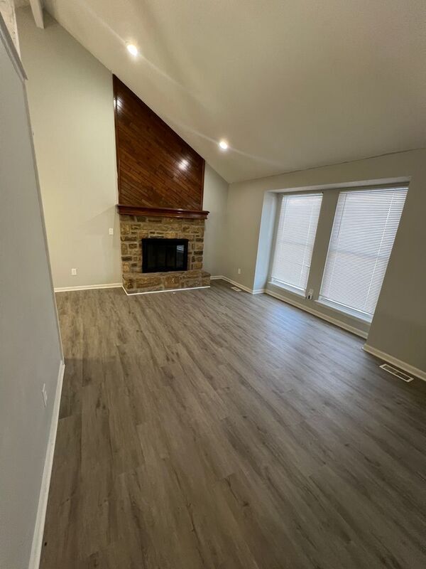 Foto del edificio - 14611 W 65th St