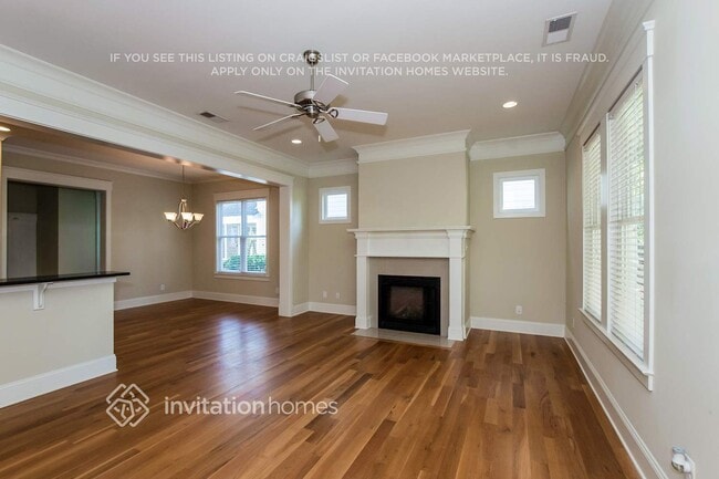 Building Photo - 504 Camellia St