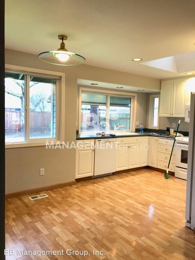Foto del edificio - 4 br, 2 bath House - 9830 SW Serena Way