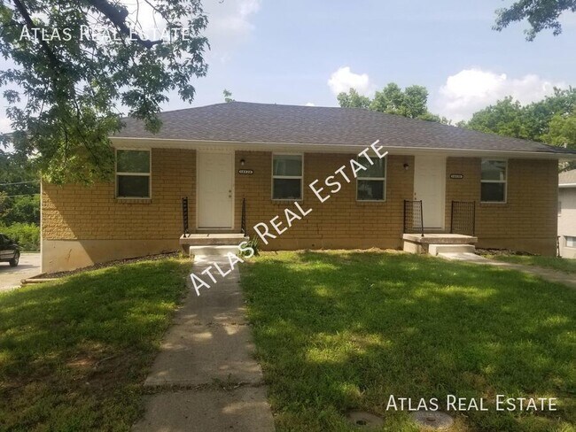 Building Photo - Coming Soon! 2 Bedroom 1 Bathroom Duplex i...