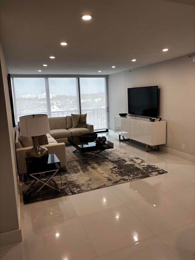 Foto del edificio - 7847 Lakeside Blvd