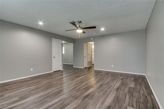 Building Photo - 3916 SE 46th St