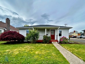 Building Photo - 1203 SW Queen Ave