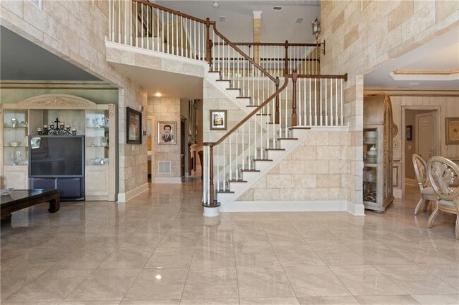 Building Photo - 5615 Habersham Valley