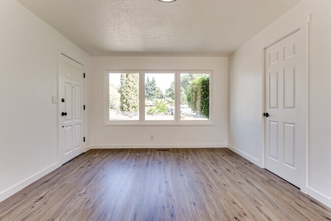 Foto del edificio - 663 Swan Ct