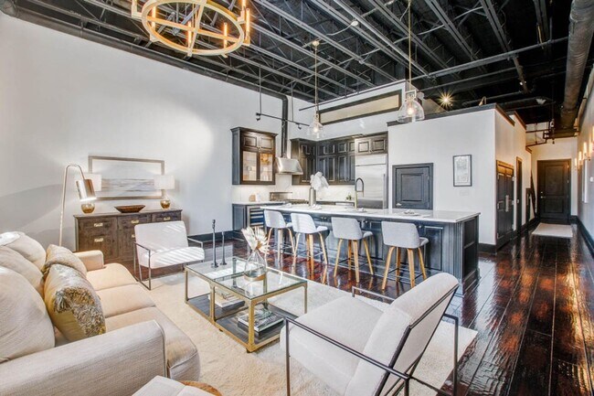 Building Photo - Stunning King Street Loft