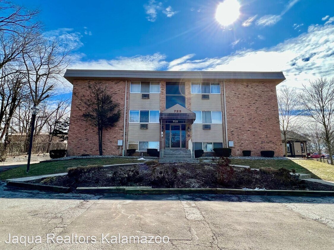 2 br, 1 bath House 722 W. Kilgore Road 303 House Rental in