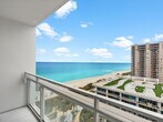 Foto principal - 6801 Collins Ave