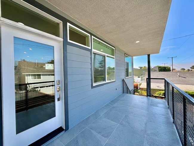 Building Photo - 127 S Santa Rosa St