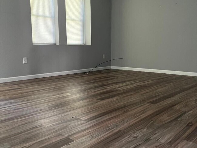 Foto del edificio - 6615 Fairway Ave