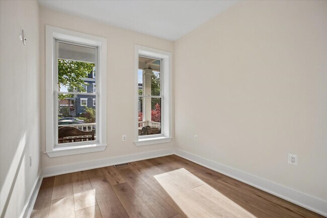 Foto del edificio - 329 16th St SE