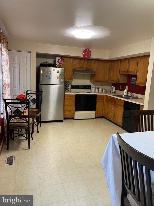 Building Photo - 12952 Freestone Ct