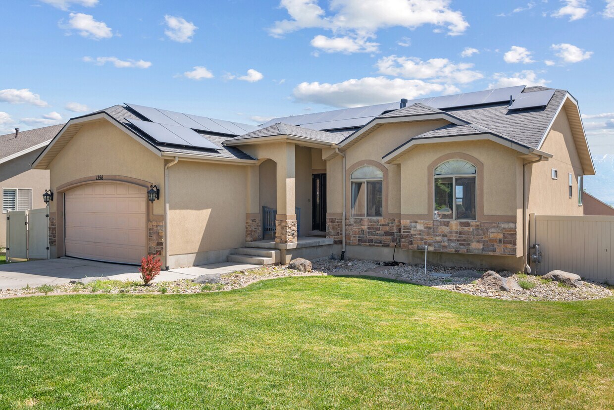 Primary Photo - 1396 S Lukas Ln