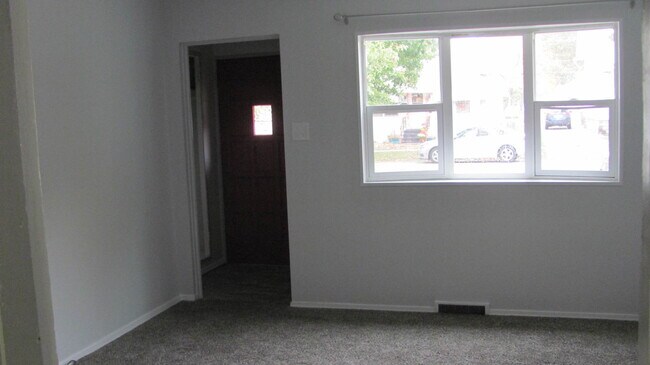 Foto del edificio - 739 E Benton St