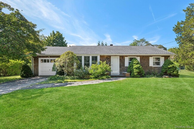 Foto del edificio - 35 Bayberry Ln