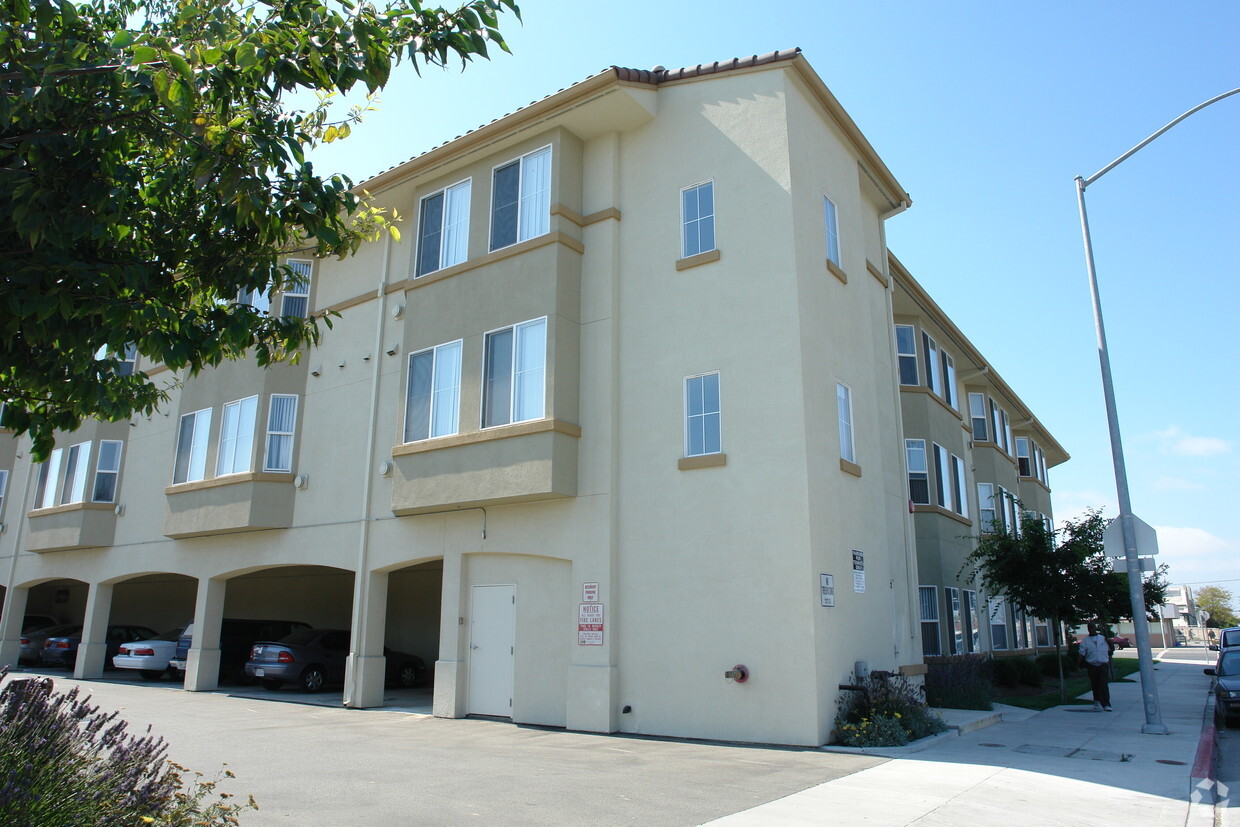 Foto del edificio - Plaza Grande Apartments