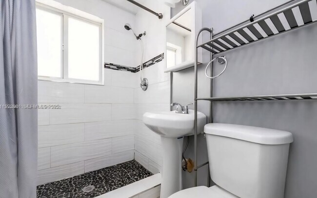 Building Photo - 600 12th St