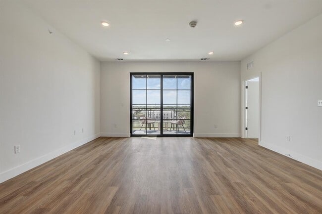 Building Photo - 4315 S Congress Ave