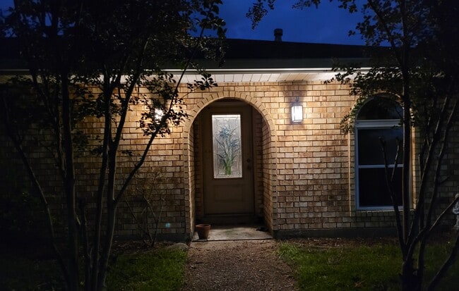 Building Photo - 3505 Pecan Dr