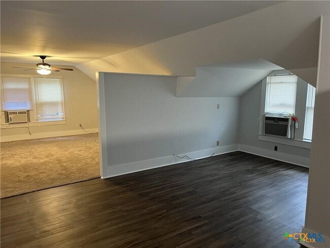 Building Photo - 1506 N De Leon St