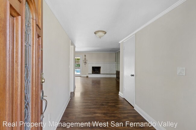 Building Photo - 5 br, 2.5 bath House - 9325 Encino Ave.