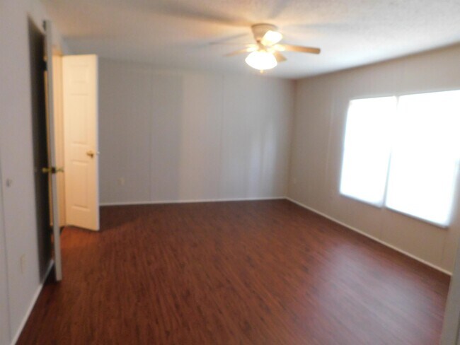 Foto del edificio - 482 Kelly Springs Rd