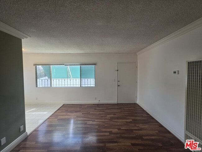 Foto del edificio - 1721 Armacost Ave