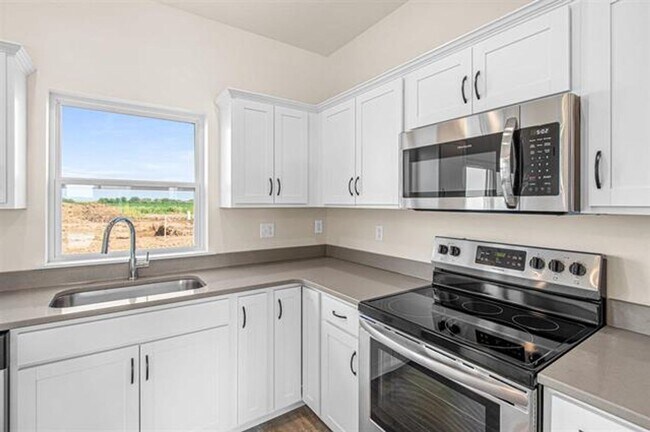 Foto del edificio - New Townhomes in a Convenient North Libert...