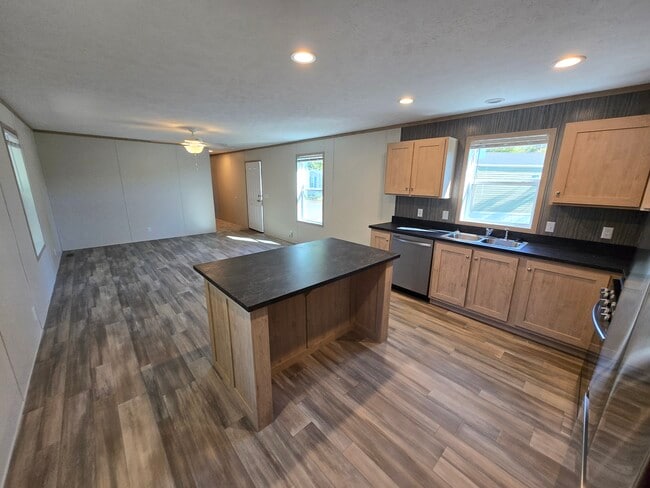 Building Photo - 28517 S Maple