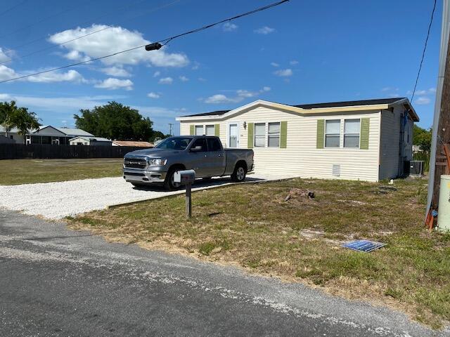 Primary Photo - 1141 Lake Dr