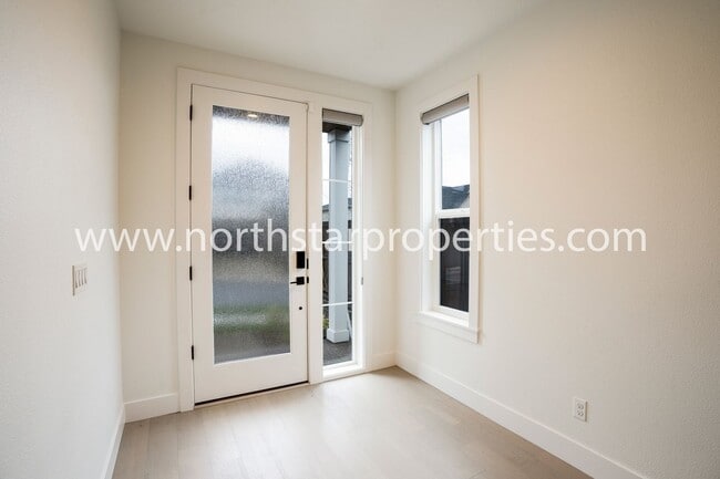 Building Photo - Modern and Spacious near Forest Park