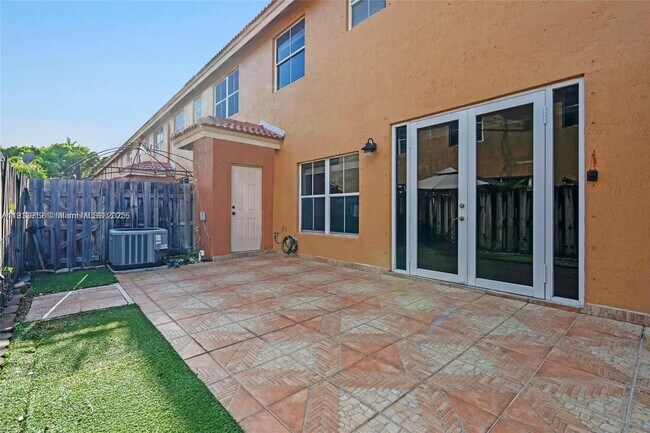 Foto del edificio - 8422 NW 140th Terrace