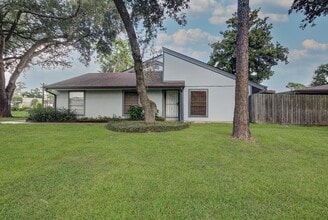 Building Photo - 5867 Village Forest Ct