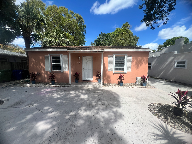 Foto principal - 623 SW 16th Ct