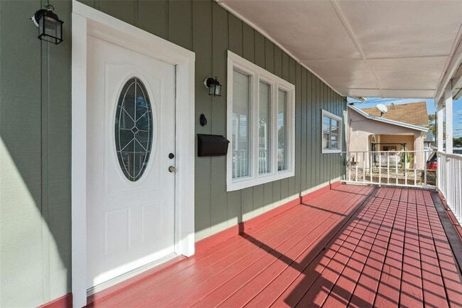 Building Photo - 3923 W Broad St