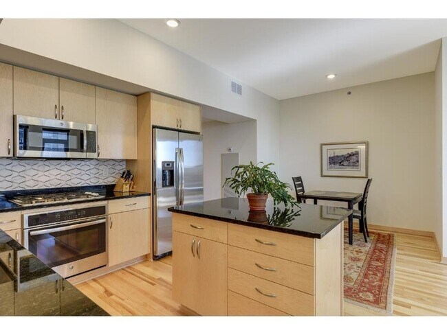 Building Photo - 740 Portland Ave