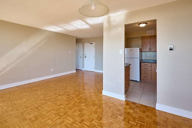Photo du bâtiment - Elmpark Manor Apartments 1