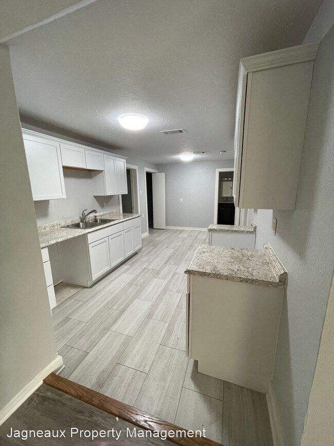 Foto del edificio - 3 br, 2 bath House - 605 N Irwin St