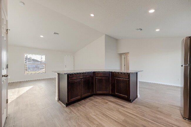Building Photo - 634 NE Juanita Pl